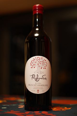 Rtoni - Muscat Hamburg (kvevri) 2022 / რტონი-ჰამბურგის მუსკატი ქვევრი 2022
