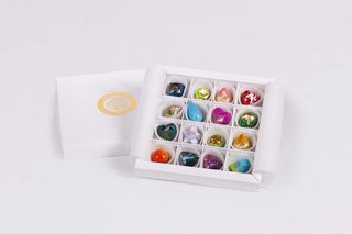 რძიანი, თეთრი და შავი შოკოლადის მიქსი II (16 ცალიანი)