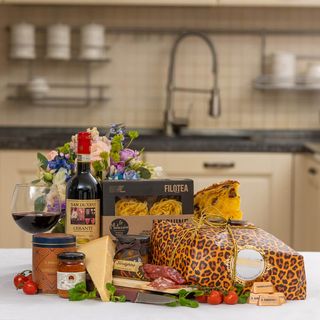 Cibo Italiano e Panettone con Cioccolata