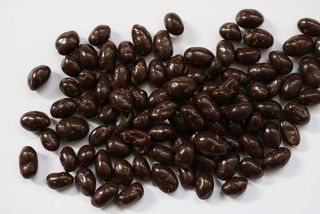 შოკ დრაჟე არაქისი შავ შოკოლადში 100გრ