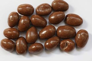 შოკ დრაჟე ნუშით რძიან შოკოლადში 100გრ