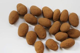 შოკ დრაჟე კაკაო ნუშით  100გრ