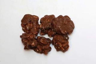 შოკოლადი არაქისით და ქიშმიშით 100გრ