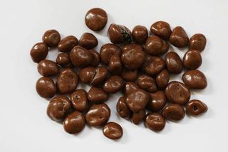 შოკ დრაჟე ქიშმიშით რძიანი  100გრ