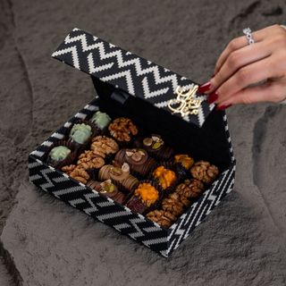 Boite Rigide Blanc et noir M - Dattes & sellou