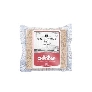 Сир Чеддер молодий 3 міс. Singletons&Co, 200 г