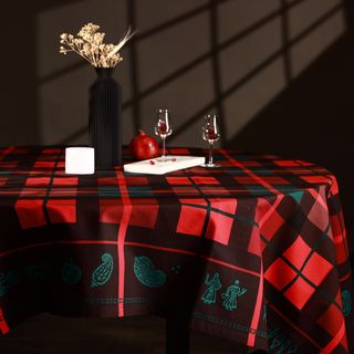 სუფრა "სანადიმო" 140X140 წითელი