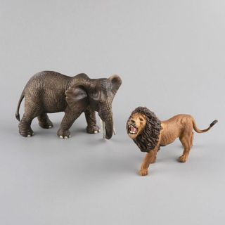 Animal World: Слон И Лев