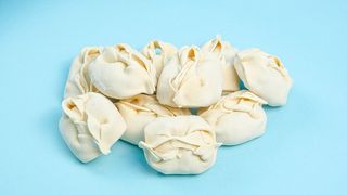 Манты с рубленной кониной и картофелем замороженные