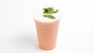 Клубничный молочный коктейль
