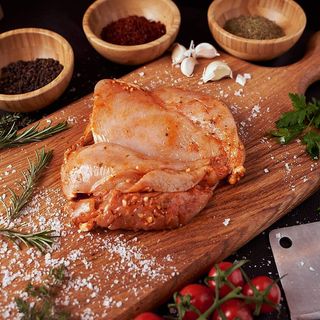 Piept de pui in sos 500gr