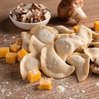 Вареники З Голландським Сиром Та Грибами Упаковка (800г)