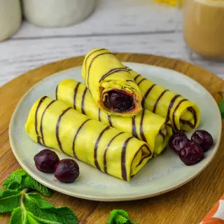 Млинці З Вишнею Та Шоколадом