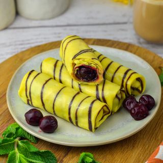 Млинці З Вишнею Та Шоколадом