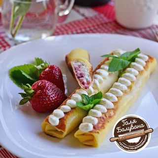 Млинці З Сиром Та Полуницею