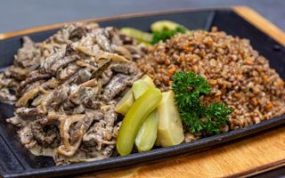 Каша Гречана Та Бефстроганов Зі Свинини Шт