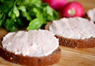 Сало Мелене Зі Часником Та Зеленню Ціна За 100 Гр