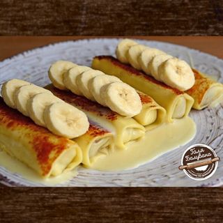 Млинці З Бананом Та Згущеним Молоком