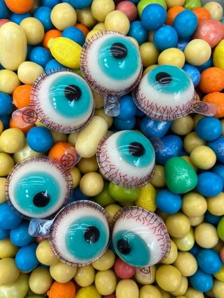 Очі (желейна Цукерка З Полуничною Начинкою Всередині)