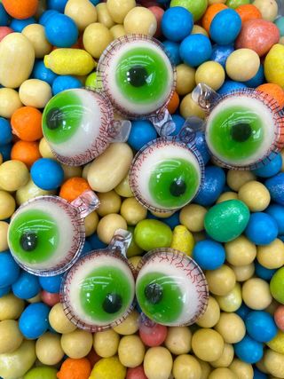 Очі (желейна Цукерка З Полуничною Начинкою Всередині)