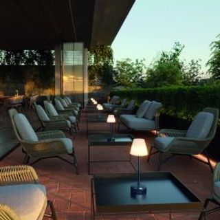 Lampada Da Tavolo Lola Slim Grigio Antracite Led 2w Luce Calda Touch Con Batteria 420006461