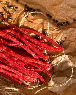 Свині Палички Зі Смаком Вишні (50г)