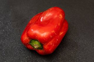 Crvena dekorativna paprika