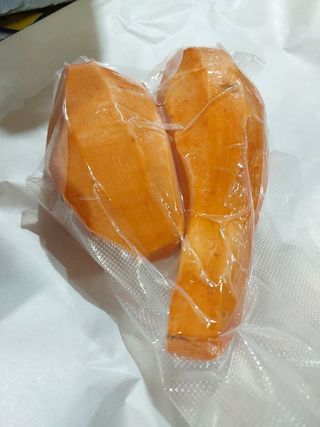 Vakumirani batat oguljeni