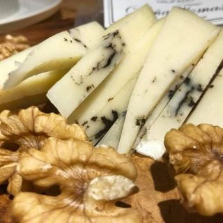 Queso De Oveja Curado Con Trufa 220g