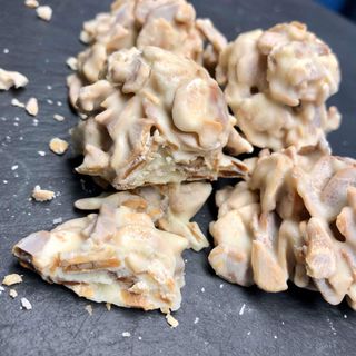 Rocas De Almendra Garrapiñadas Con Chocolate Blanco 150g