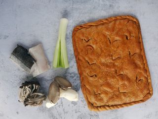 Empanada De Merluza En Salsa De Puerros Y Setas Ternura Bandeja 1,5kg
