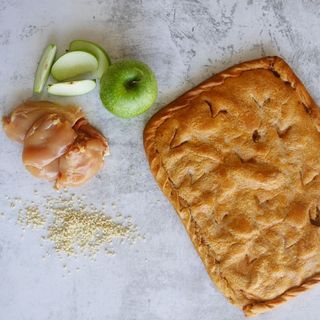 Empanada De Pollo Con Manzana Y Salsa De Almendras Ternura Bandeja 1,5kg