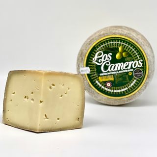 Queso Mezcla Semicurado C.n. Los Cameros Cuña 250 Gr.
