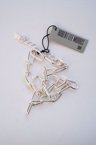 Robert LEE Moris-ის ყელსაბამი