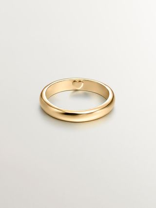 Anillo Tipo Alianza De Plata 925 Bañada En Oro Amarillo De 18K Con Corazón Interior (J05156-02) Talla 19
