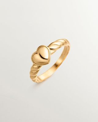 Anillo De Plata 925 Bañada En Oro Amarillo De 18K Con Corazón Y Textura Gallonada (J05539-02) Talla 13