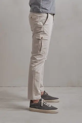 Pantalón Cargo Icon Crudo 52