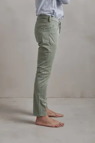 Pantalón Cinco Bolsillos Bruce Verde Amazonas 42
