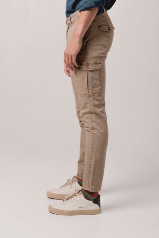 Pantalón cargo tostado 52