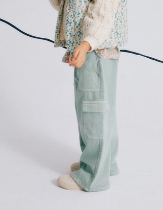 Calças de Sarja com Bolsos Cargo para Menina 'Wide Leg' - Tamanho 4/5