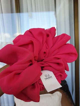 Naurei Luxe Chiffon Scrunchies: Hot Pink