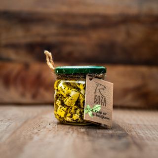 Teglica koziji sir sa bosiljkom