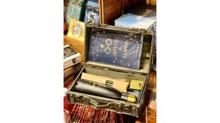 ჰოგვორტსის ახალკურსელის ნაკრები ხის ჩემოდანში