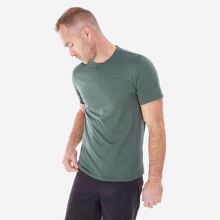 Camiseta de montaña y trekking manga corta Hombre Quechua MH100.S Verde