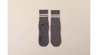 წინდები, Mid-Calf Yoga Socks Non-Slip Silicone Crew for Indoor, ნაცრისფერი ზოლიანი