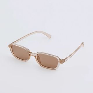 Lunette de soleil rectangulaire monture beige translucide avec teinte brune