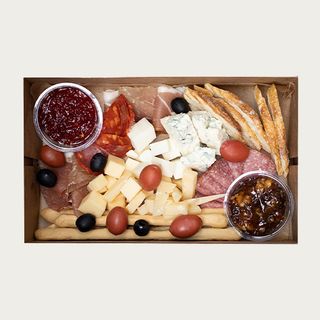 ლორი და ყველის დაფა