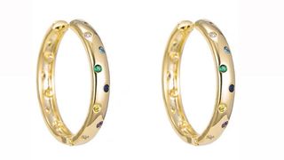 ოქროსფერი რგოლები ფერადი ქვებით