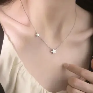 ვერცხლის ყელსაბამი ორი ვარსკვლავით