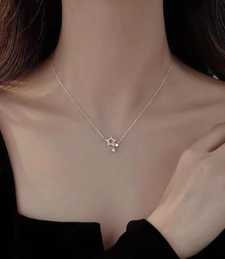 ვერცხლის ყელსაბამი ვარსკვლავებით